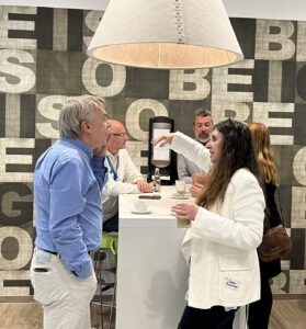 Expert:innen im Network of Excellence bei einem Summit