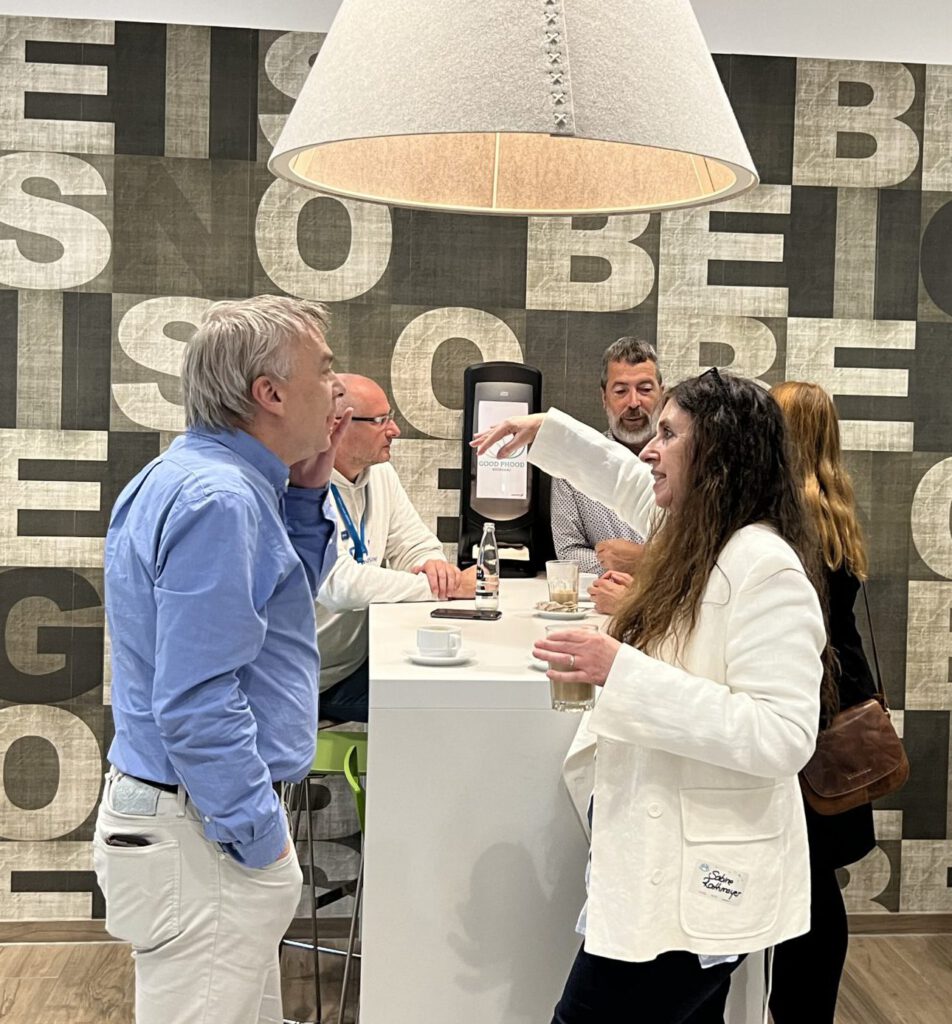 Expert:innen im Network of Excellence bei einem Summit